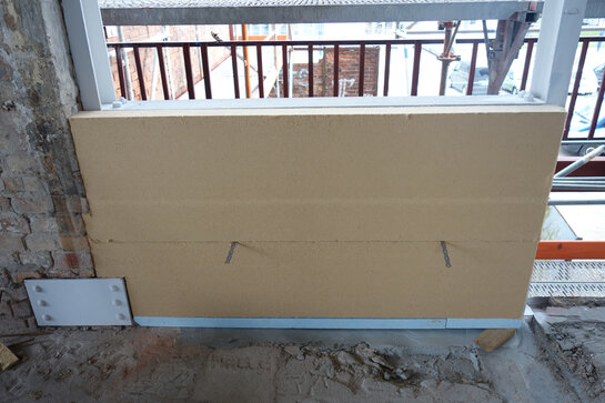 Gutex isolatieplaten werden eenvoudig op maat gesneden en met een hoge mate van maatnauwkeurigheid aan de monumentale gevel bevestigd. foto: Eyrich Hertweck Architekten